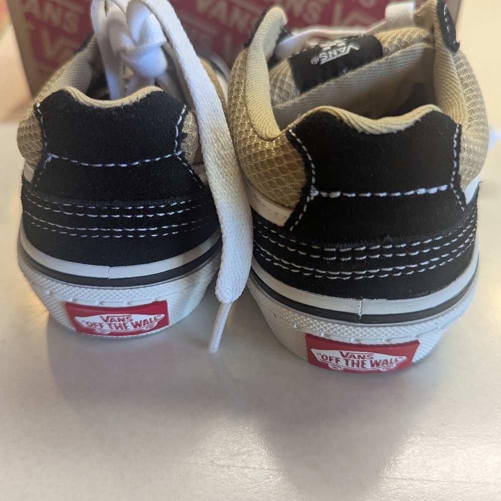 Vans Tennis Shoes - Picture 3 of 7